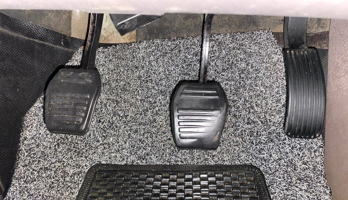 2013 Mahindra Scorpio VLX 2WD AIRBAG, Diesel, Manual, 1,44,881 km, Pedals