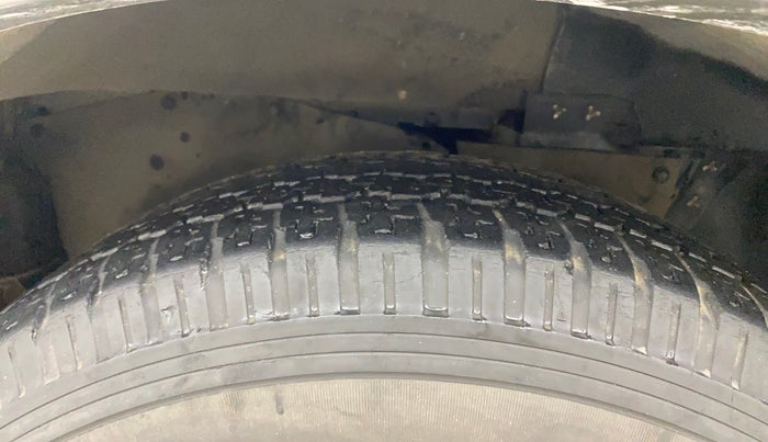 2013 Mahindra Scorpio VLX 2WD AIRBAG, Diesel, Manual, 1,44,881 km, Left Front Tyre Tread