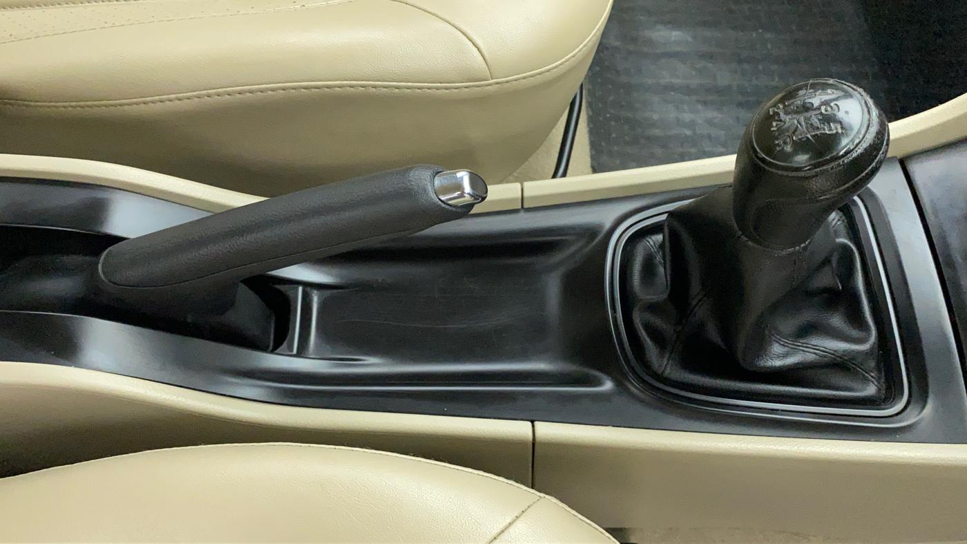 2016 Maruti Ciaz VXI OPT, Petrol, Manual, 32,941 km, Gear Lever