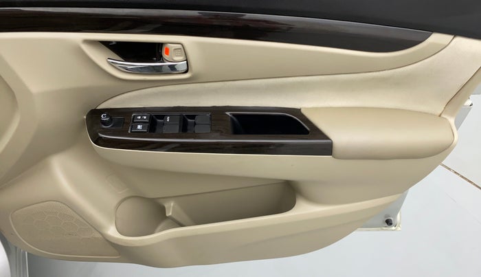2016 Maruti Ciaz VXI OPT, Petrol, Manual, 32,941 km, Driver Side Door Panels Control