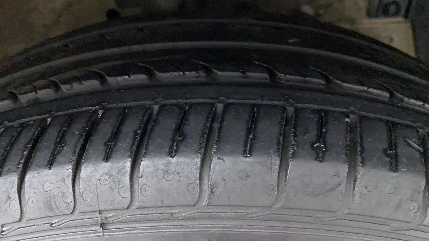 2016 Maruti Ciaz VXI OPT, Petrol, Manual, 32,941 km, Right Front Tyre Tread