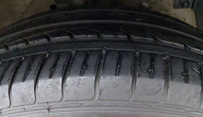 2016 Maruti Ciaz VXI OPT, Petrol, Manual, 32,941 km, Right Front Tyre Tread