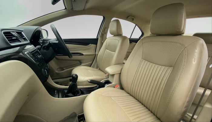 2016 Maruti Ciaz VXI OPT, Petrol, Manual, 32,941 km, Right Side Front Door Cabin