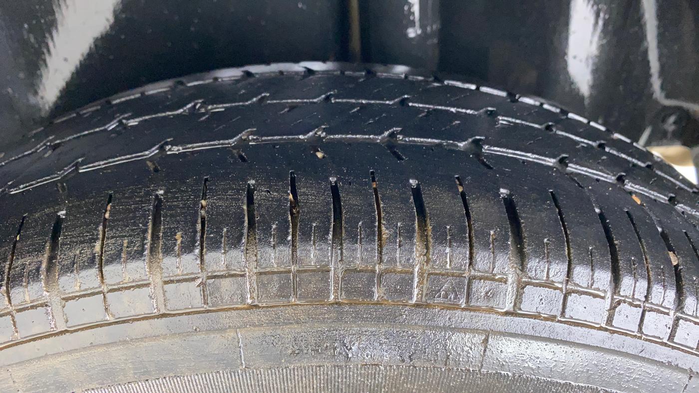 2011 Maruti Swift Dzire LXI, Petrol, Manual, 88,522 km, Left Rear Tyre Tread
