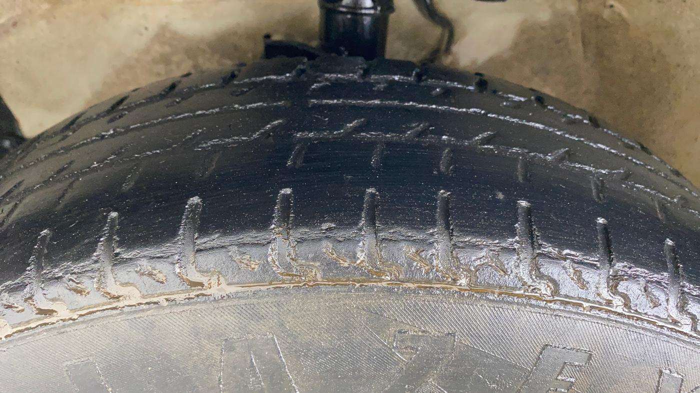 2011 Maruti Swift Dzire LXI, Petrol, Manual, 88,522 km, Left Front Tyre Tread