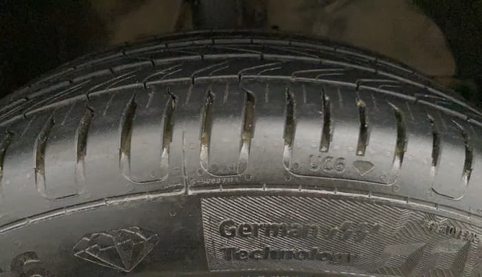 2016 Maruti Baleno DELTA PETROL 1.2, Petrol, Manual, 81,667 km, Right Front Tyre Tread