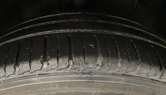 2018 Hyundai Verna 1.6 EX VTVT AT, Petrol, Automatic, 34,378 km, Right Front Tyre Tread