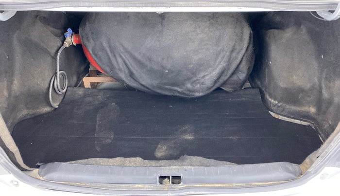 2011 Toyota Etios G, CNG, Manual, 73,470 km, Boot Inside