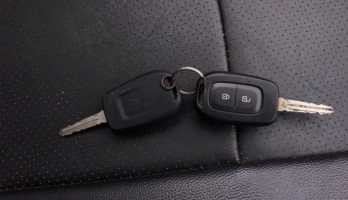 2021 Renault TRIBER RXT, Petrol, Manual, 37,674 km, Key Close Up