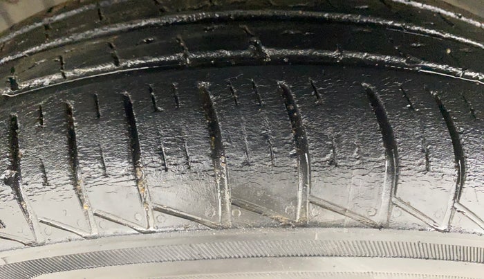 2021 Renault TRIBER RXT, Petrol, Manual, 37,674 km, Left Front Tyre Tread