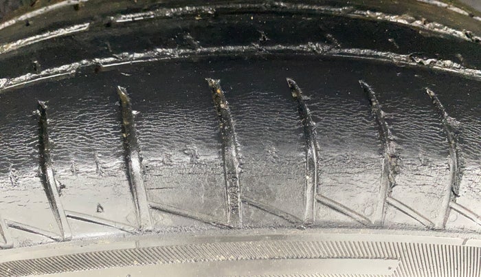 2021 Renault TRIBER RXT, Petrol, Manual, 37,674 km, Left Rear Tyre Tread