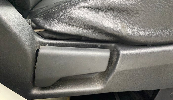 2021 Renault TRIBER RXT, Petrol, Manual, 37,674 km, Driver Side Adjustment Panel