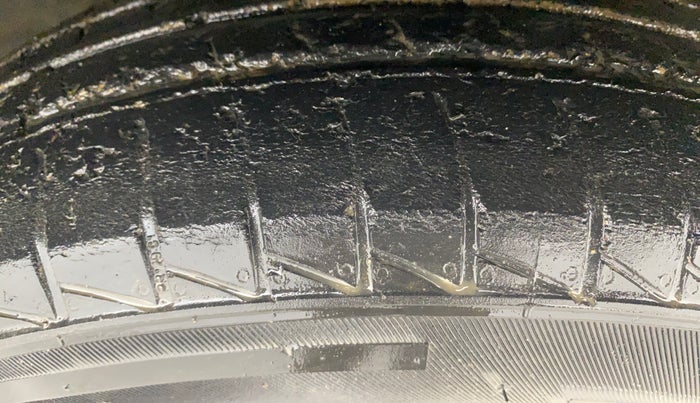 2021 Renault TRIBER RXT, Petrol, Manual, 37,674 km, Right Front Tyre Tread