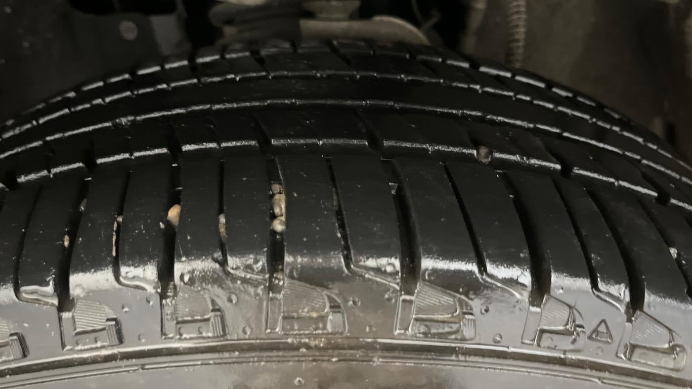 2024 Mahindra SCORPIO-N Z8 L PETROL AT 7 STR, Petrol, Automatic, 21,193 km, Left Front Tyre Tread