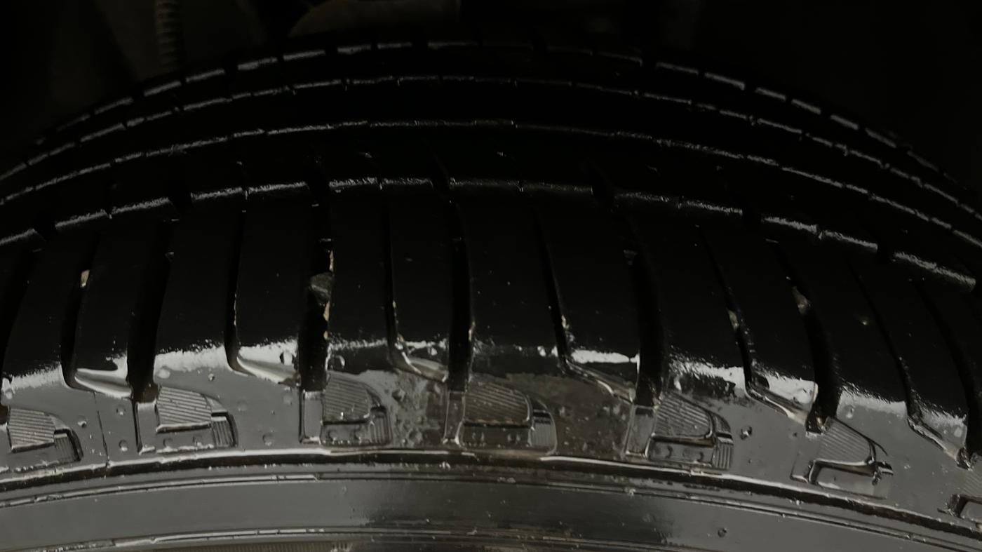 2024 Mahindra SCORPIO-N Z8 L PETROL AT 7 STR, Petrol, Automatic, 21,193 km, Right Front Tyre Tread