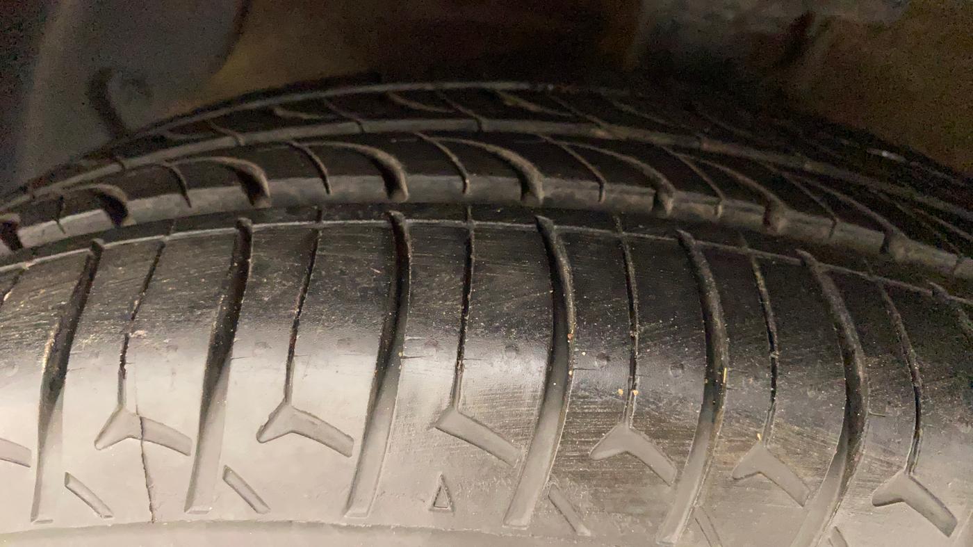 2018 Hyundai Grand i10 SPORTZ AT 1.2 KAPPA VTVT, Petrol, Automatic, 52,383 km, Left Front Tyre Tread