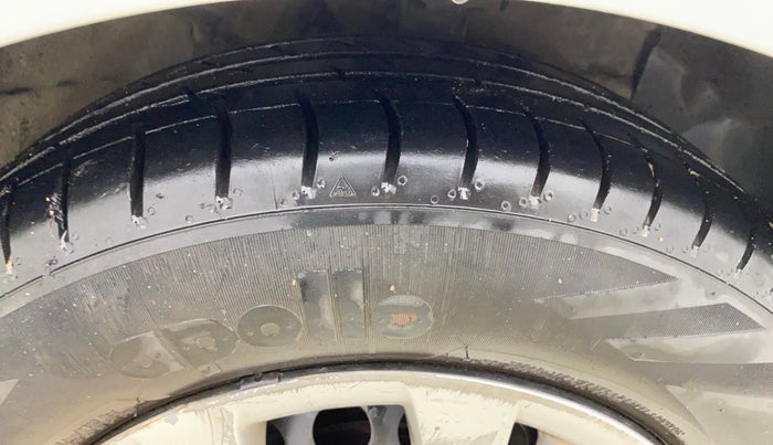 2015 Hyundai Grand i10 SPORTZ 1.2 KAPPA VTVT, Petrol, Manual, 53,268 km, Right Front Tyre Tread