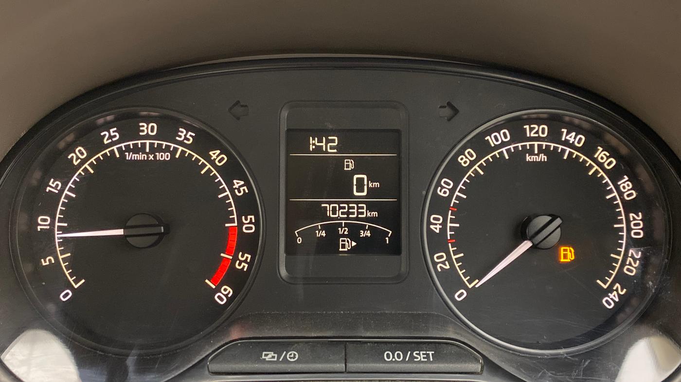 2015 Skoda Rapid 1.5 TDI MT Ambition Plus, Diesel, Manual, 70,233 km, Odometer Image