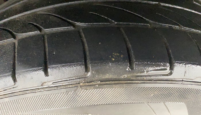 2017 Maruti S Cross ZETA 1.3, Diesel, Manual, 94,314 km, Right Rear Tyre Tread