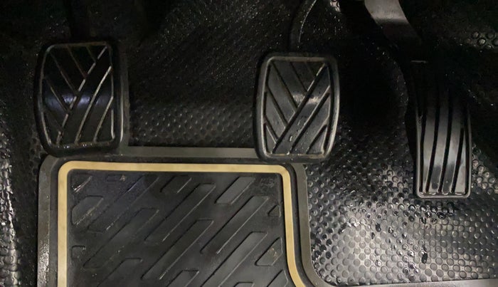 2017 Maruti S Cross ZETA 1.3, Diesel, Manual, 94,314 km, Pedals