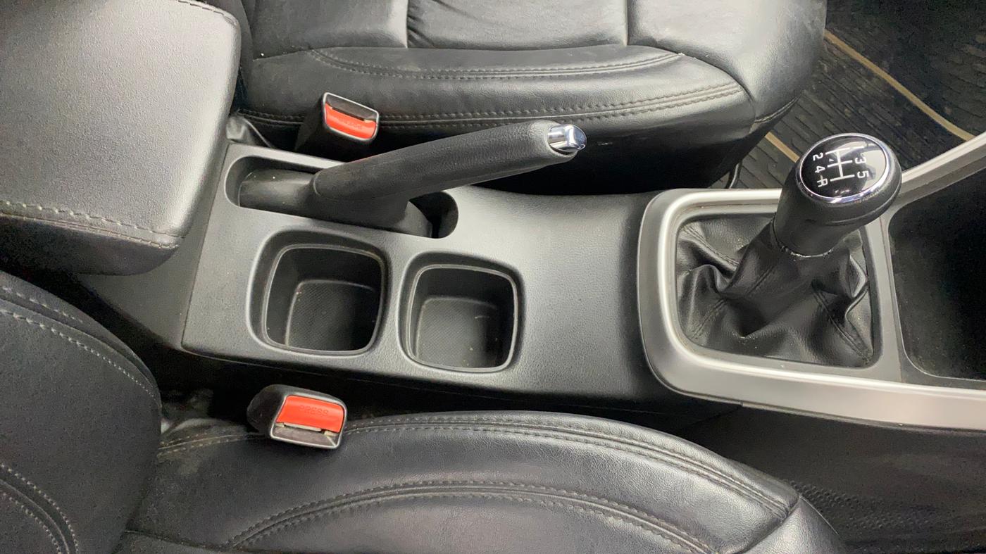 2017 Maruti S Cross ZETA 1.3, Diesel, Manual, 94,314 km, Gear Lever