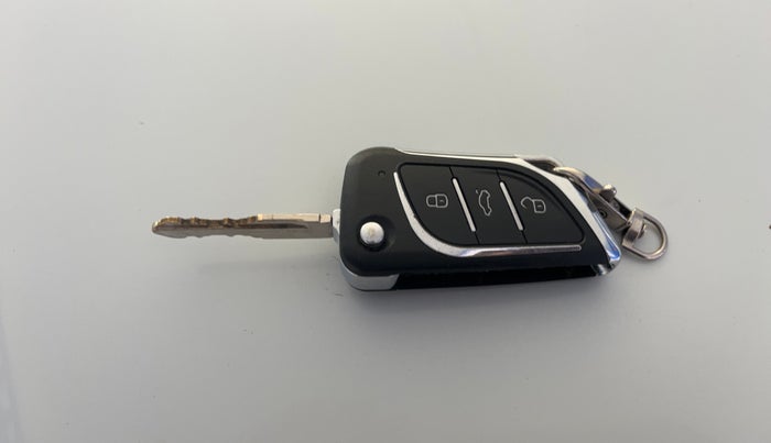 2012 Maruti Swift LDI, Diesel, Manual, 82,400 km, Key Close Up