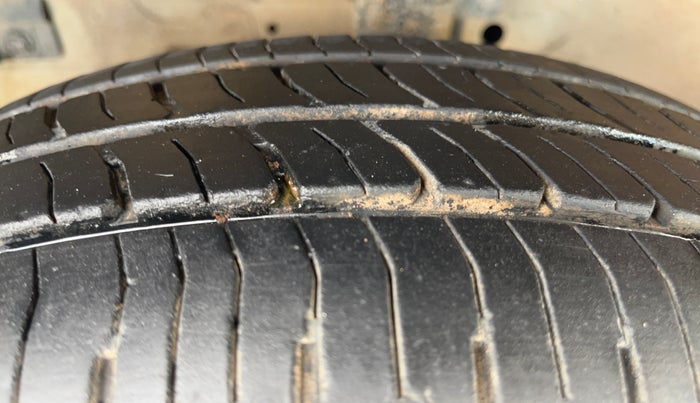 2012 Maruti Swift LDI, Diesel, Manual, 82,400 km, Left Front Tyre Tread