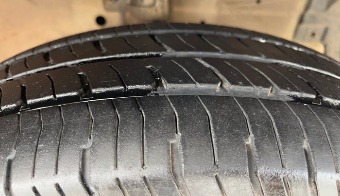 2012 Maruti Swift LDI, Diesel, Manual, 82,400 km, Right Front Tyre Tread