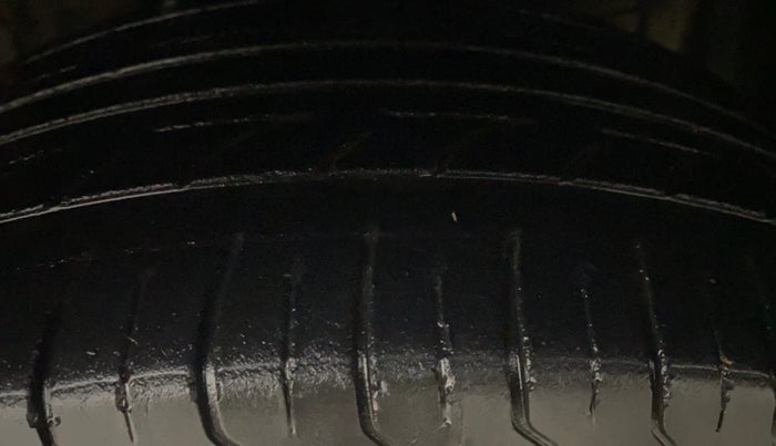 2018 Maruti S Cross ZETA 1.3, Diesel, Manual, 1,13,361 km, Right Front Tyre Tread