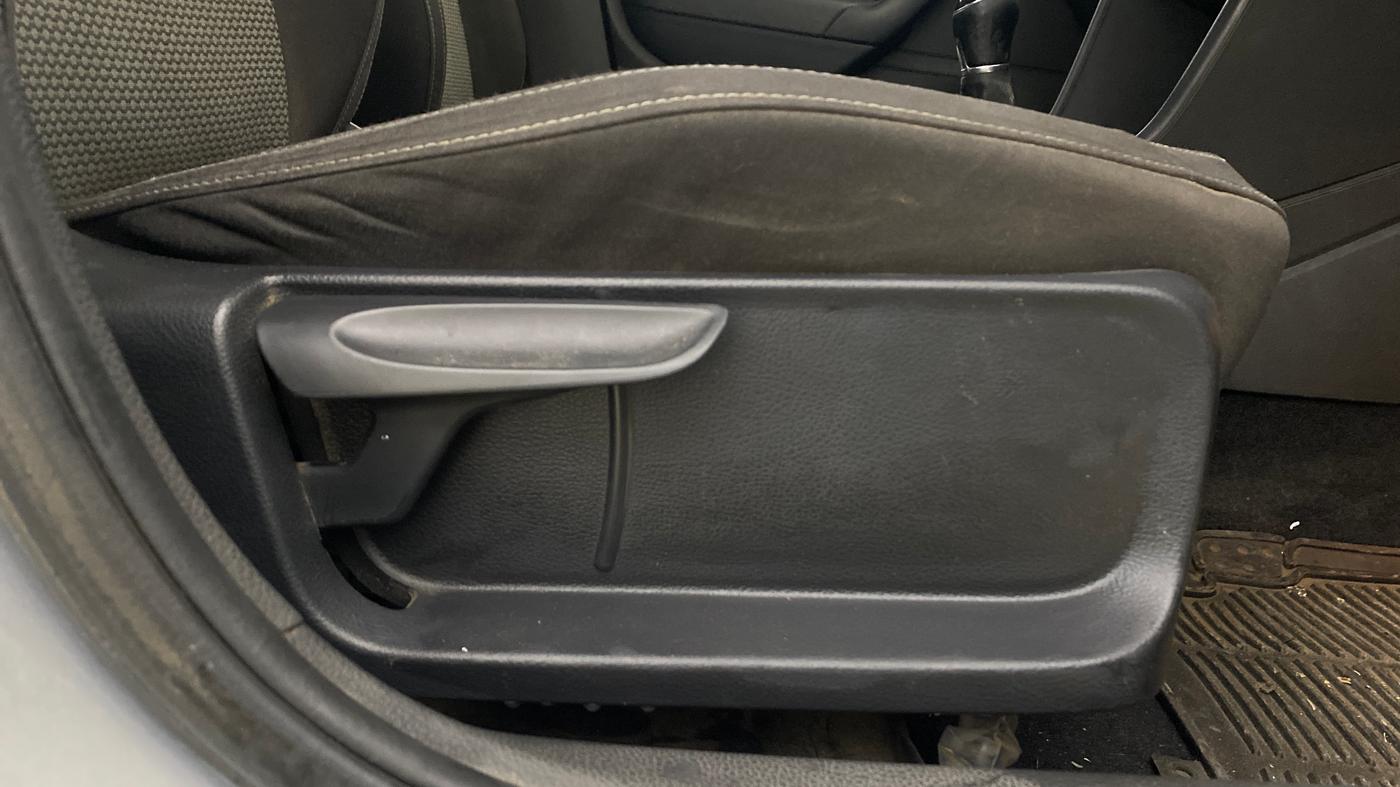 2015 Volkswagen Cross Polo HIGHLINE MPI, Petrol, Manual, 47,701 km, Driver Side Adjustment Panel