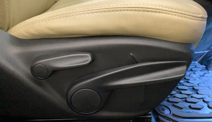 2018 Jeep Compass LONGITUDE 2.0 DIESEL, Diesel, Manual, 32,634 km, Driver Side Adjustment Panel