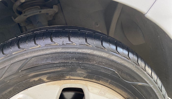 2017 Ford Figo Aspire TITANIUM 1.5 PETROL AT, Petrol, Automatic, 52,401 km, Right Front Tyre Tread