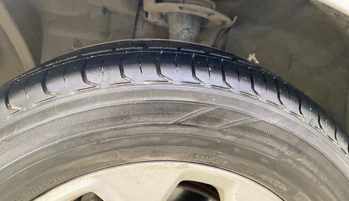 2017 Ford Figo Aspire TITANIUM 1.5 PETROL AT, Petrol, Automatic, 52,401 km, Left Front Tyre Tread