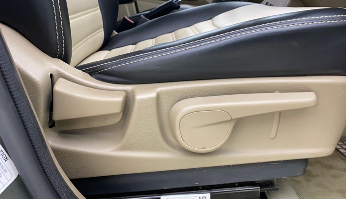 2021 Mahindra BOLERO NEO N10 R, Diesel, Manual, 1,24,389 km, Driver Side Adjustment Panel