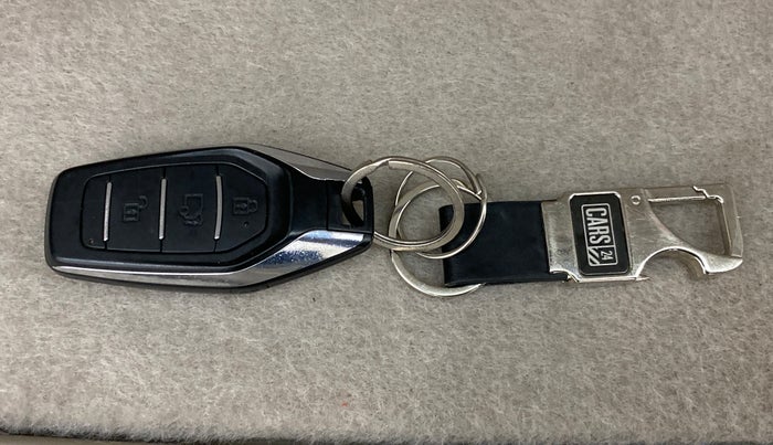 2016 Mahindra XUV500 W10, Diesel, Manual, 62,946 km, Key Close Up