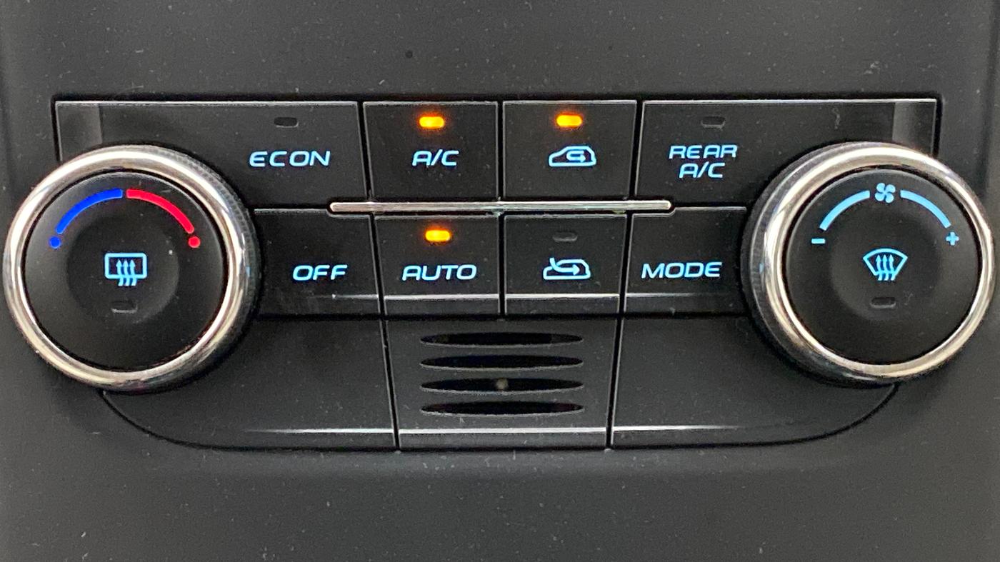 2016 Mahindra XUV500 W10, Diesel, Manual, 62,946 km, Automatic Climate Control