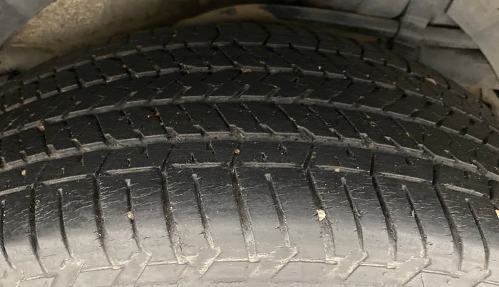 2016 Mahindra XUV500 W10, Diesel, Manual, 62,946 km, Left Rear Tyre Tread