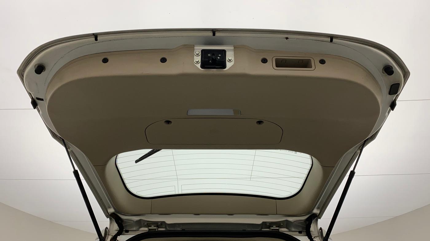 2016 Mahindra XUV500 W10, Diesel, Manual, 62,946 km, Boot Door Open