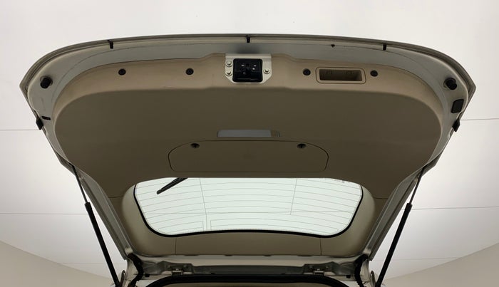 2016 Mahindra XUV500 W10, Diesel, Manual, 62,946 km, Boot Door Open
