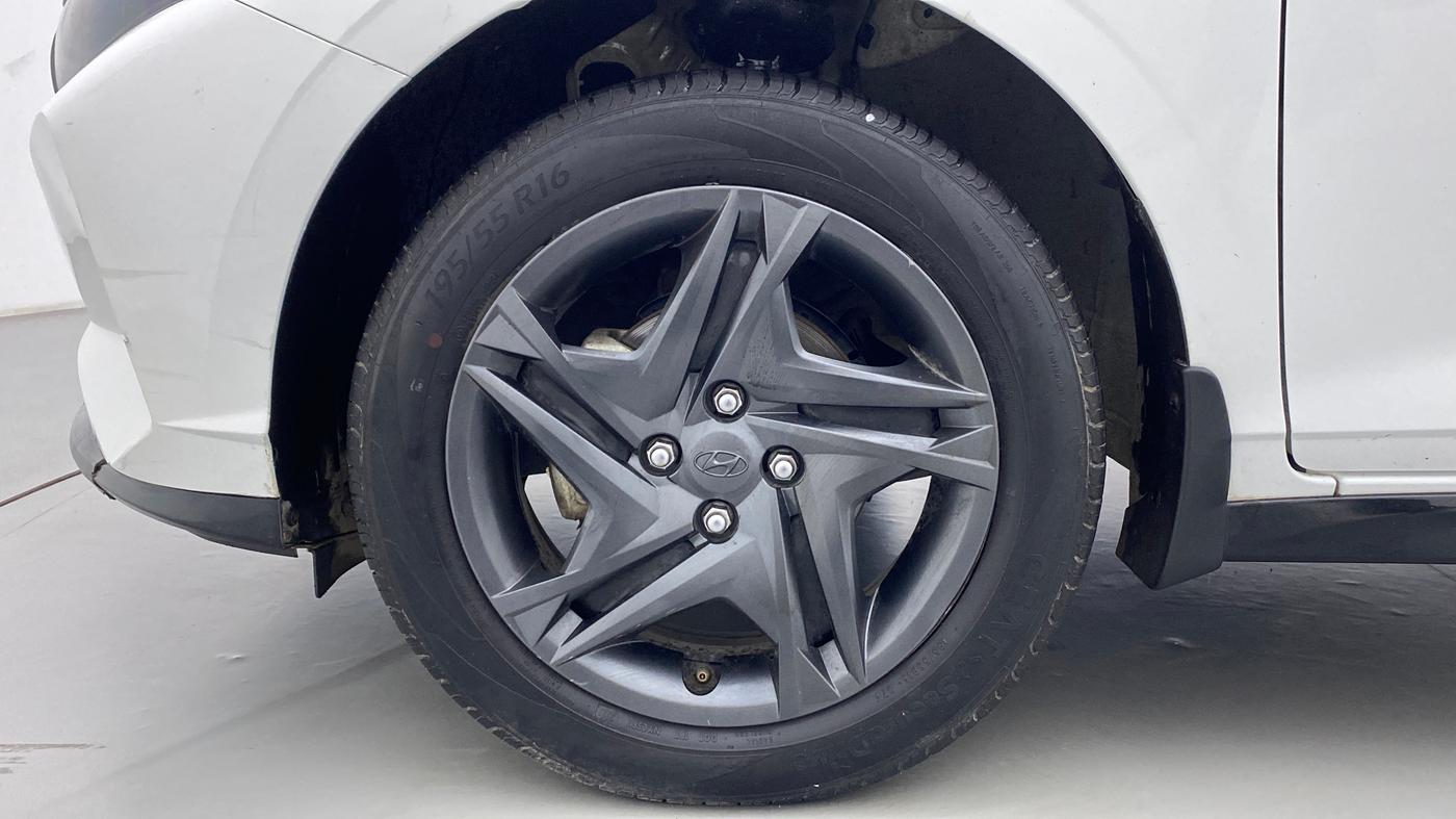 2021 Hyundai NEW I20 SPORTZ 1.2 MT, CNG, Manual, 38,847 km, Left Front Wheel
