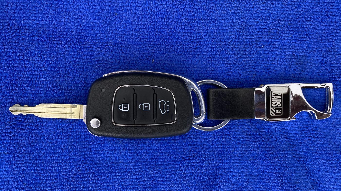 2021 Hyundai NEW I20 SPORTZ 1.2 MT, CNG, Manual, 38,847 km, Key Close Up