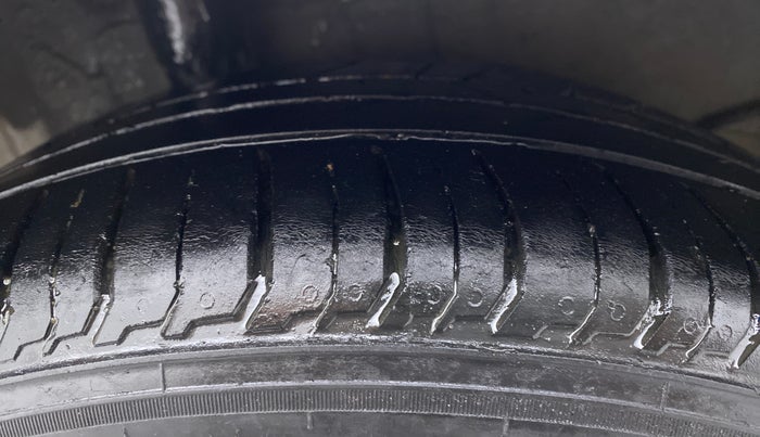 2021 Hyundai NEW I20 SPORTZ 1.2 MT, CNG, Manual, 38,847 km, Right Rear Tyre Tread