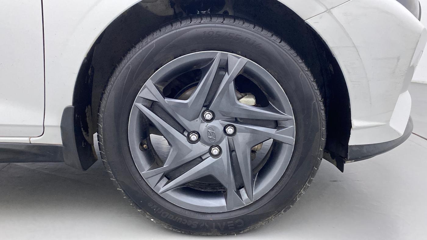 2021 Hyundai NEW I20 SPORTZ 1.2 MT, CNG, Manual, 38,847 km, Right Front Wheel