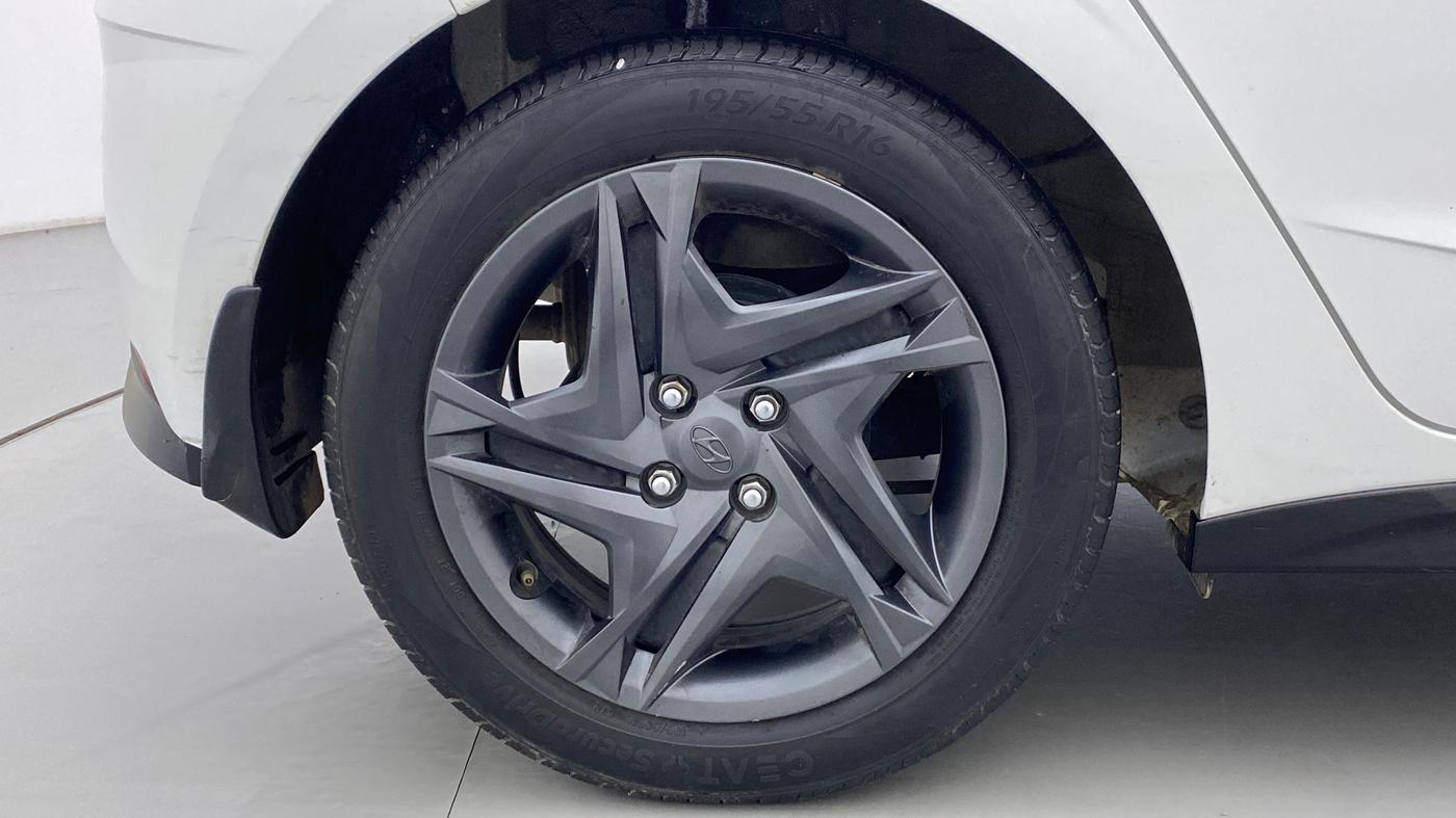 2021 Hyundai NEW I20 SPORTZ 1.2 MT, CNG, Manual, 38,847 km, Right Rear Wheel