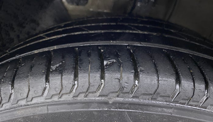 2021 Hyundai NEW I20 SPORTZ 1.2 MT, CNG, Manual, 38,847 km, Left Front Tyre Tread