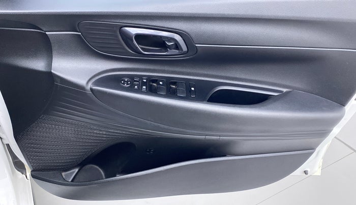 2021 Hyundai NEW I20 SPORTZ 1.2 MT, CNG, Manual, 38,847 km, Driver Side Door Panels Control