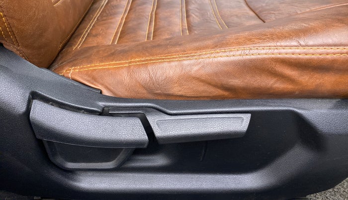 2021 Hyundai NEW I20 SPORTZ 1.2 MT, CNG, Manual, 38,847 km, Driver Side Adjustment Panel