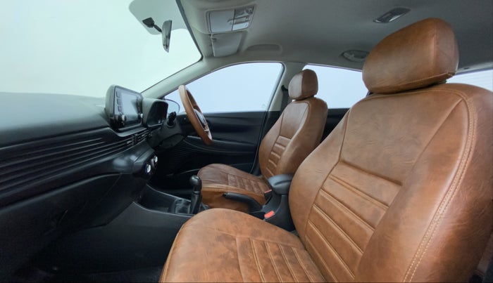 2021 Hyundai NEW I20 SPORTZ 1.2 MT, CNG, Manual, 38,847 km, Right Side Front Door Cabin