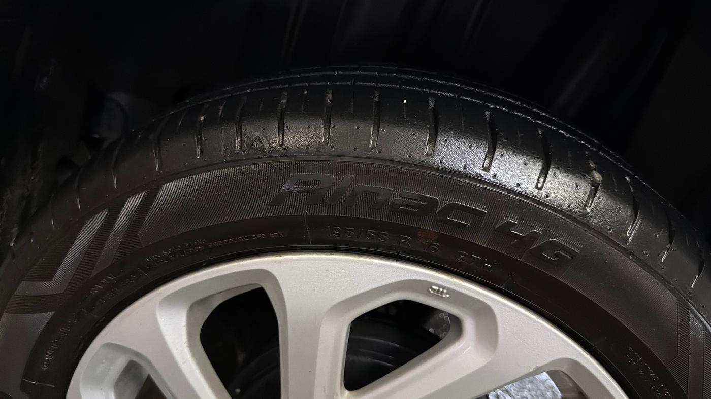 2023 Maruti Baleno ZETA 1.2 AGS, Petrol, Automatic, 17,201 km, Left Rear Tyre Tread