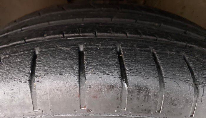 2019 Volkswagen Ameo HIGHLINE PLUS 1.0L 16 ALLOY, Petrol, Manual, 29,292 km, Left Front Tyre Tread